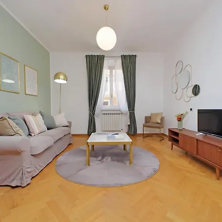 Ych-Comfortable 2 Bedrooms Flat Near Colosseum-2